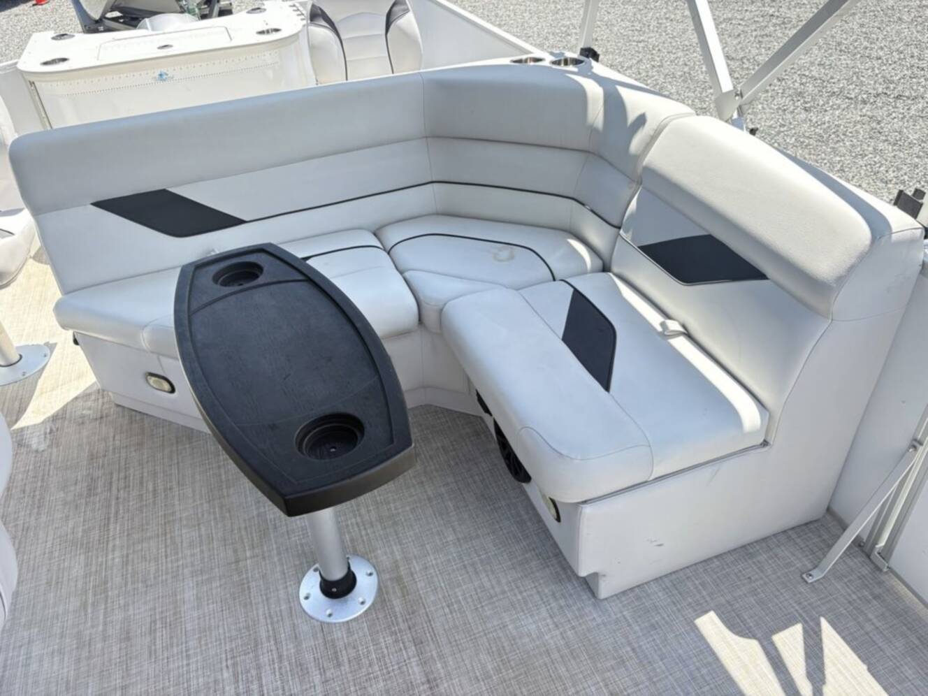 A photo of this 2022 Suncatcher Select 22RF