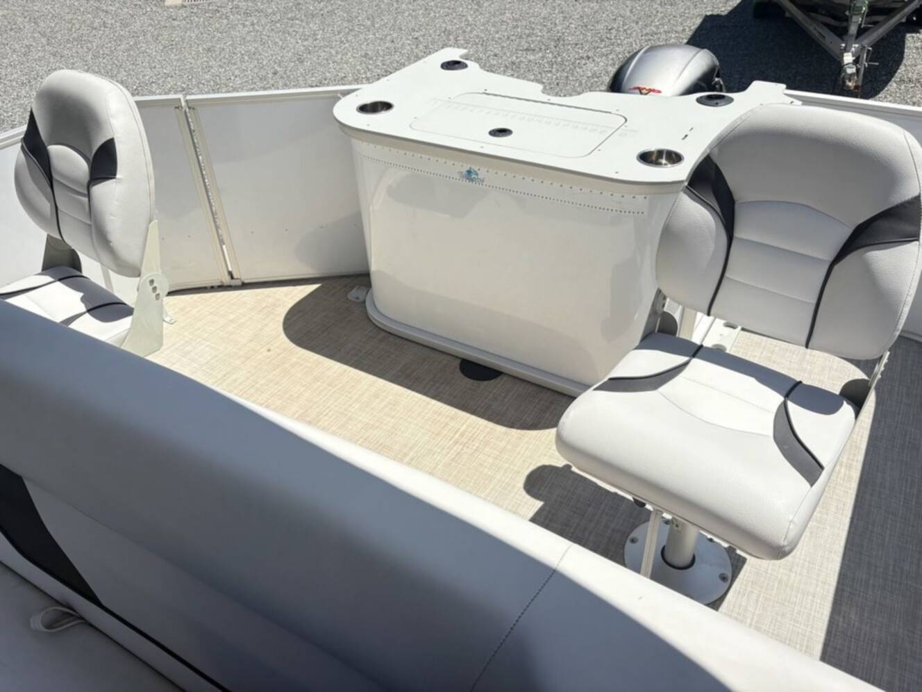 A photo of this 2022 Suncatcher Select 22RF