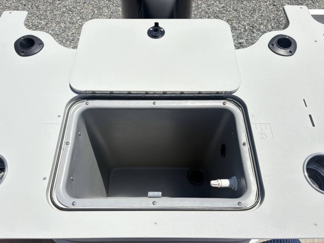 A photo of this 2022 Suncatcher Select 22RF