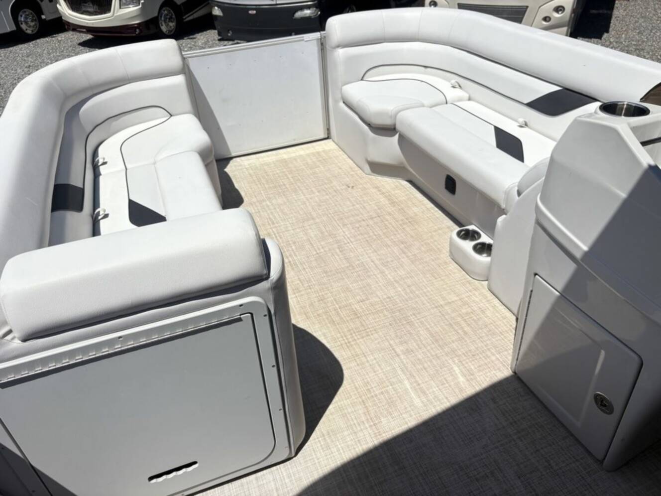 A photo of this 2022 Suncatcher Select 22RF