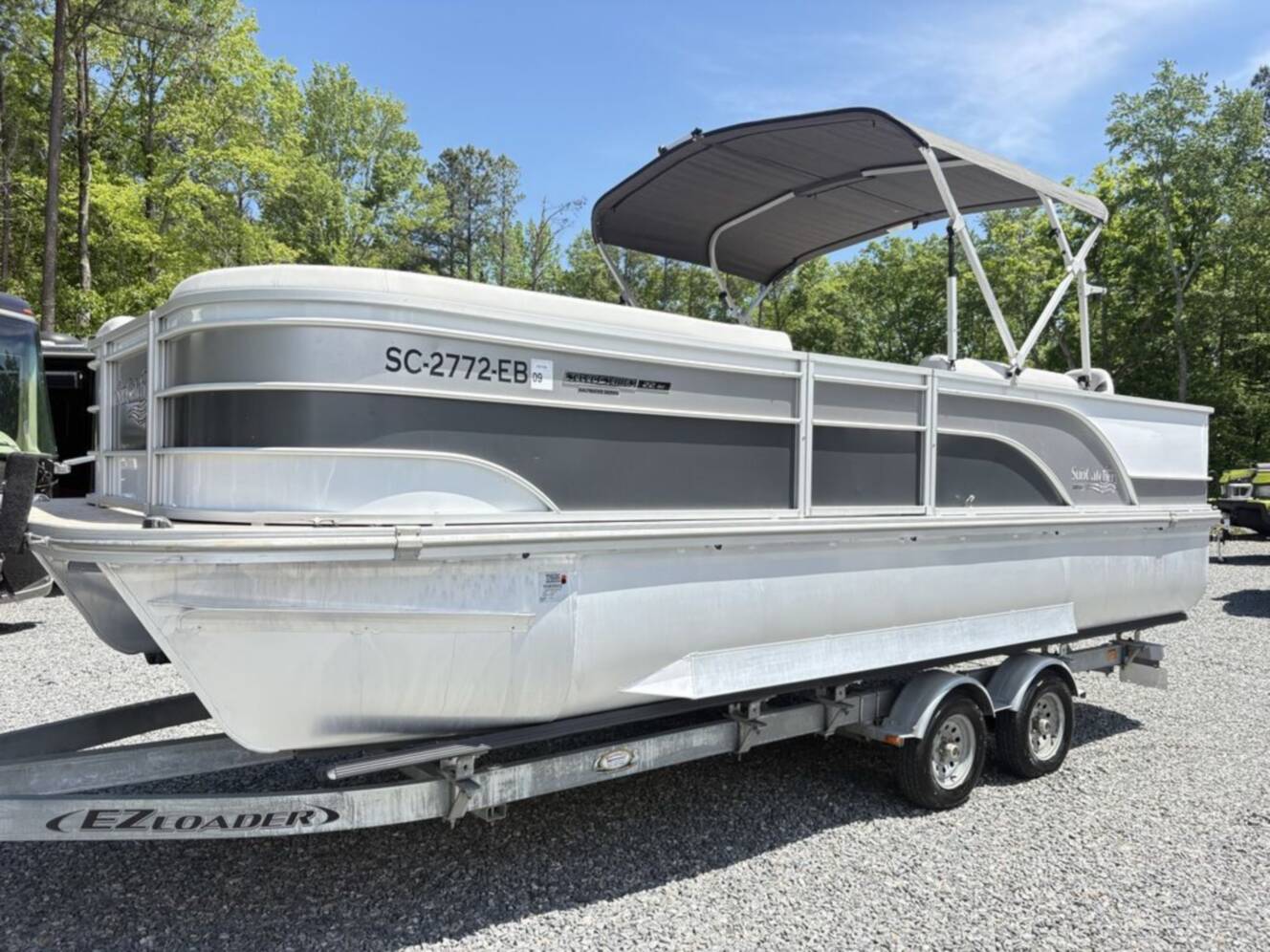 A photo of this 2022 Suncatcher Select 22RF