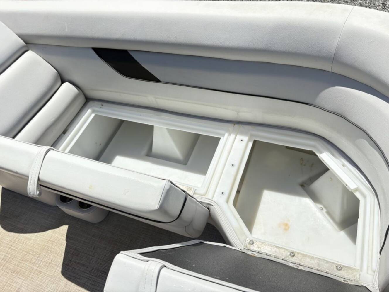 A photo of this 2022 Suncatcher Select 22RF