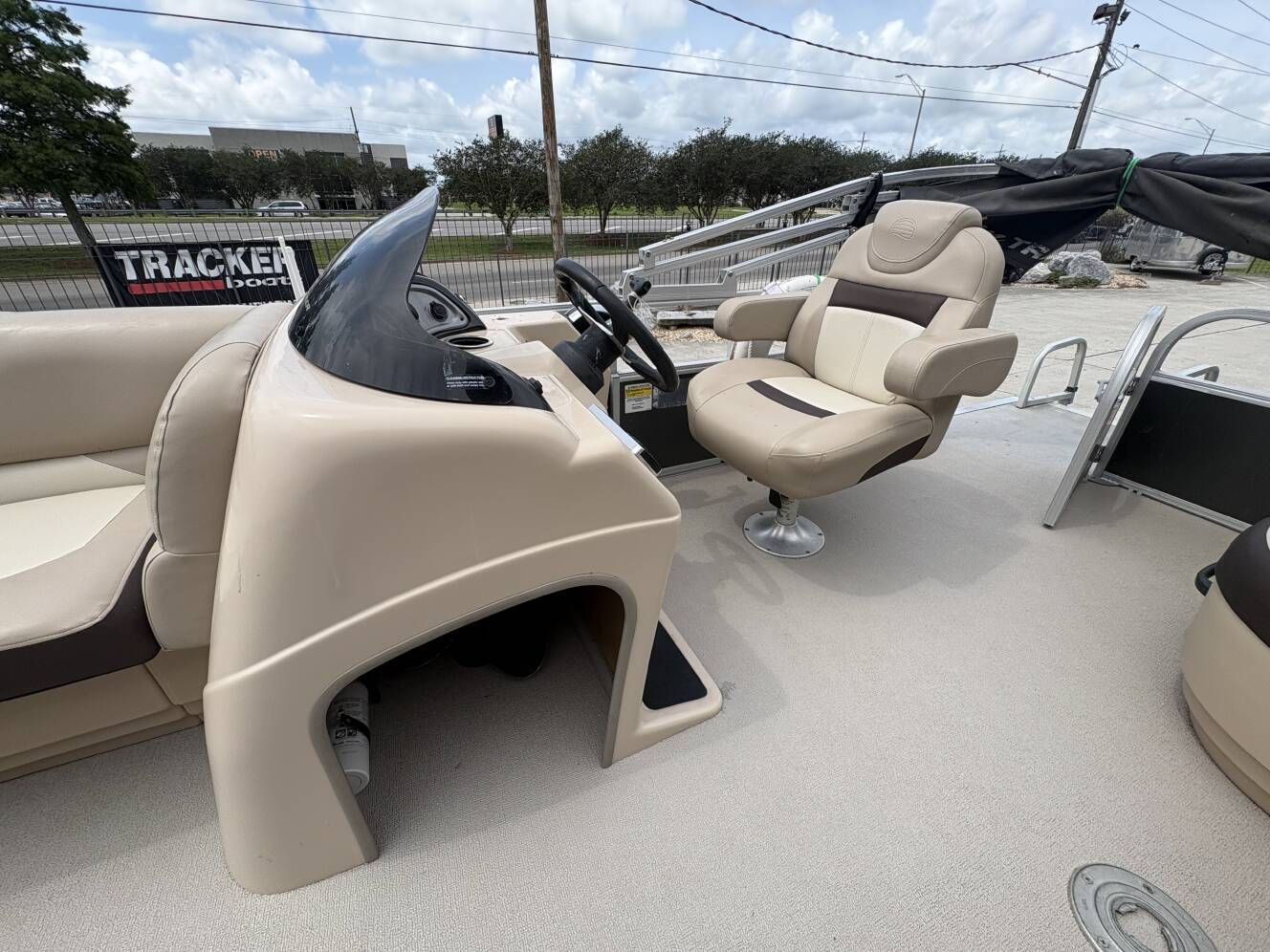 A photo of this 2016 Sun Tracker Party Barge 20 DLX