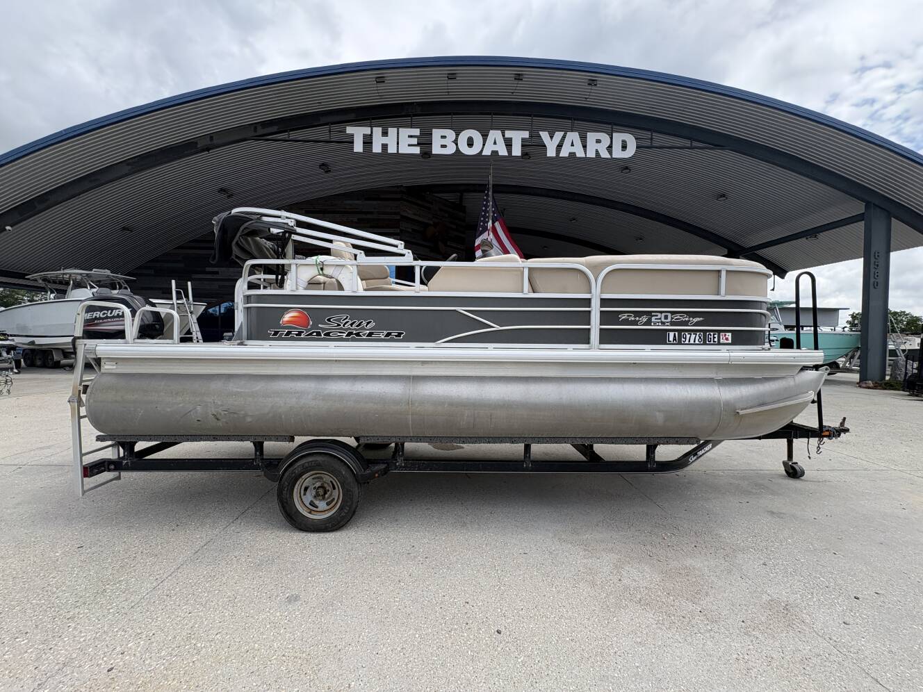 A photo of this 2016 Sun Tracker Party Barge 20 DLX