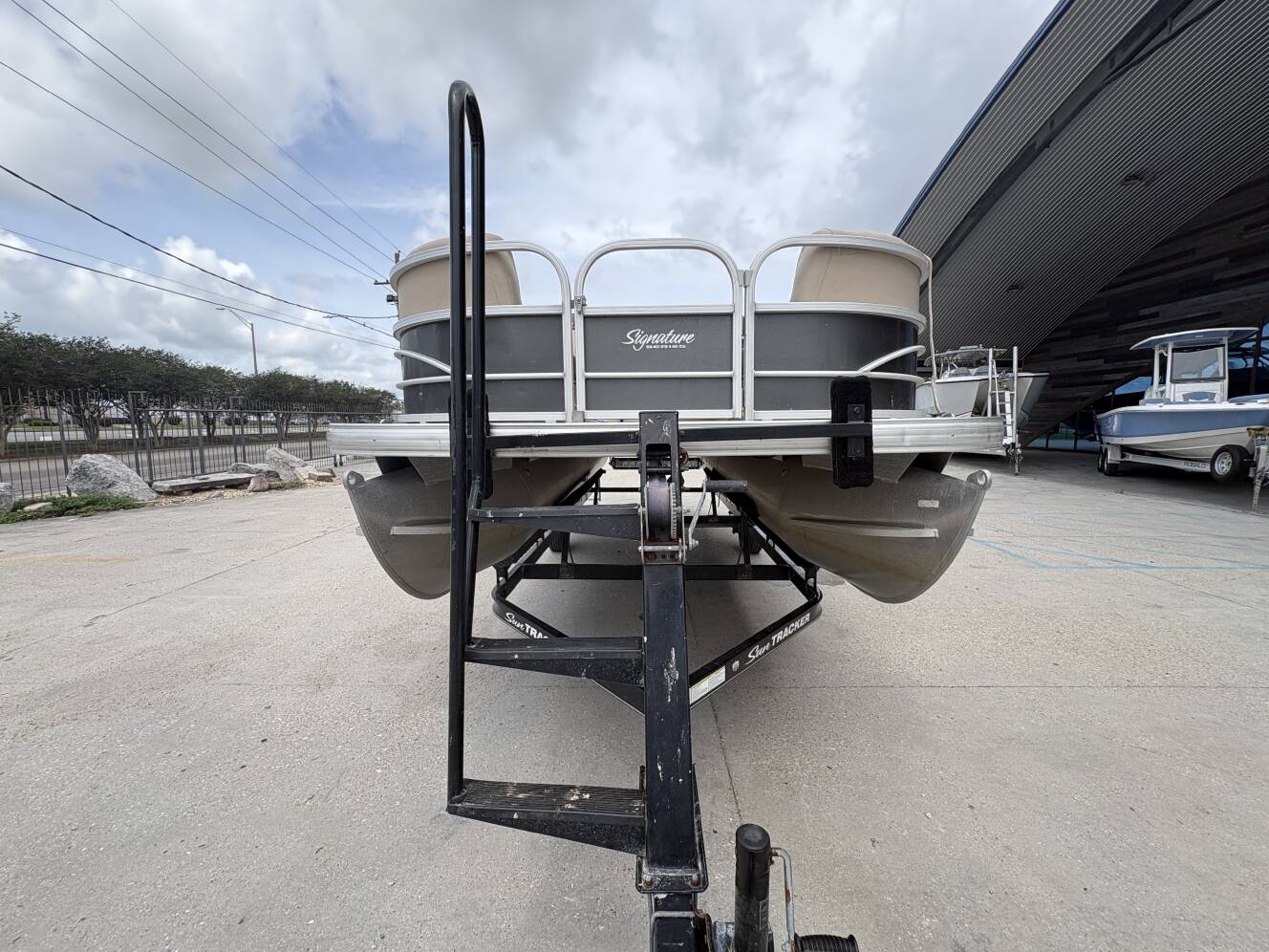 A photo of this 2016 Sun Tracker Party Barge 20 DLX