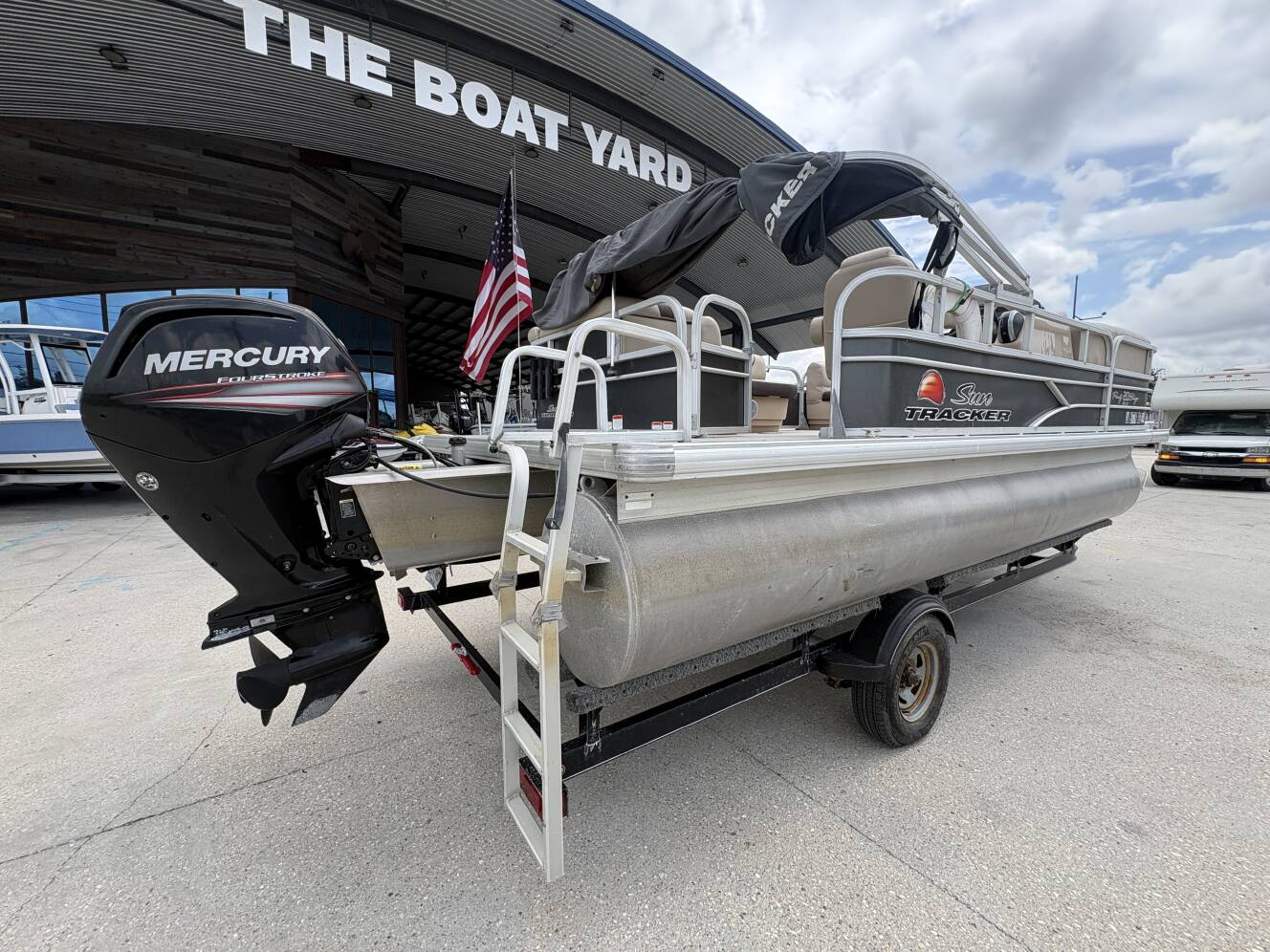 A photo of this 2016 Sun Tracker Party Barge 20 DLX