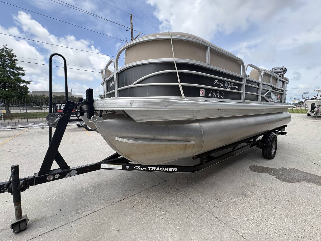 A photo of this 2016 Sun Tracker Party Barge 20 DLX