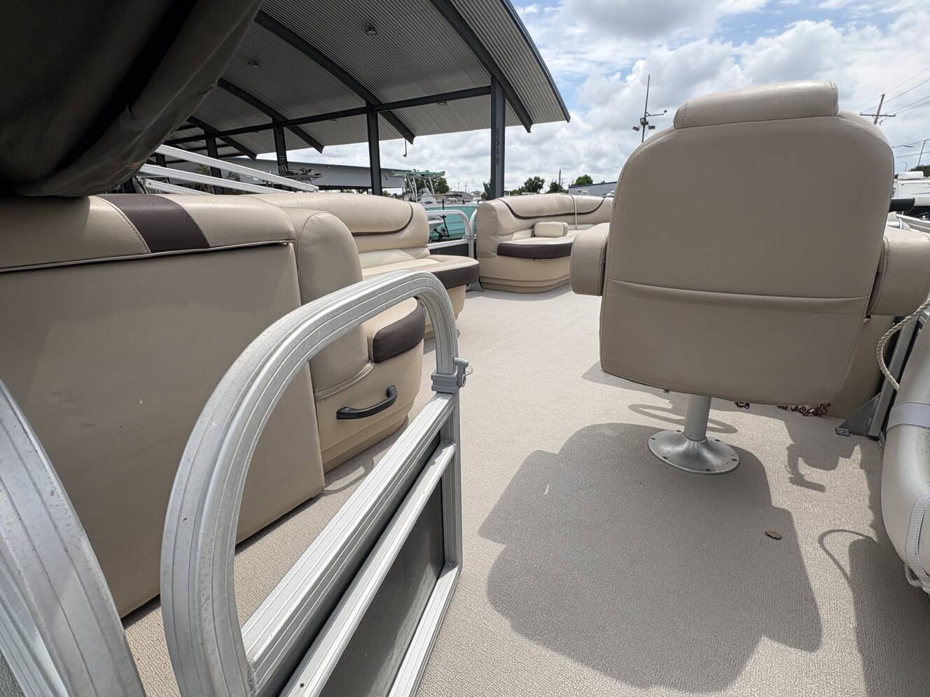 A photo of this 2016 Sun Tracker Party Barge 20 DLX