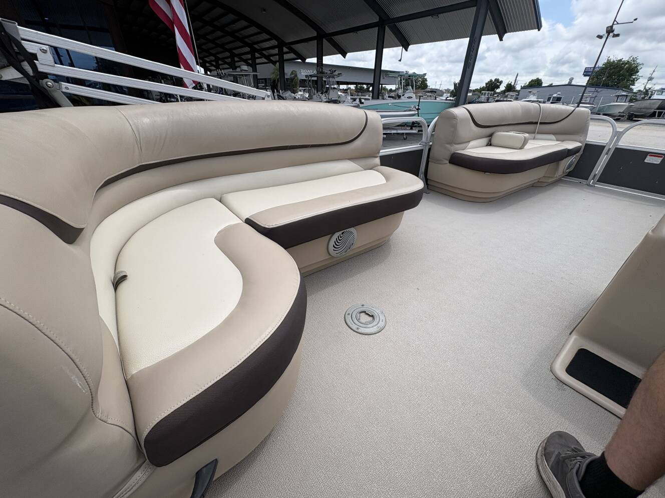 A photo of this 2016 Sun Tracker Party Barge 20 DLX