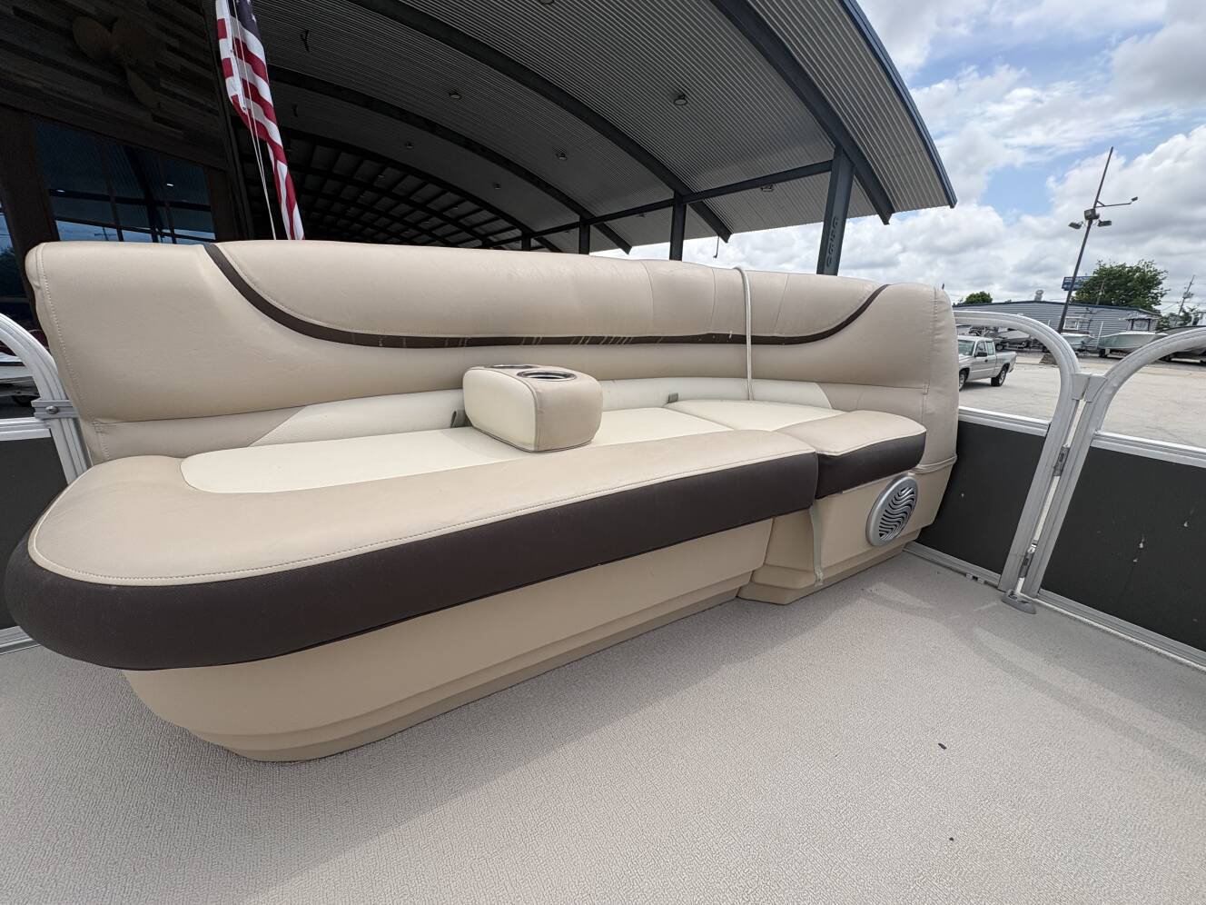 A photo of this 2016 Sun Tracker Party Barge 20 DLX