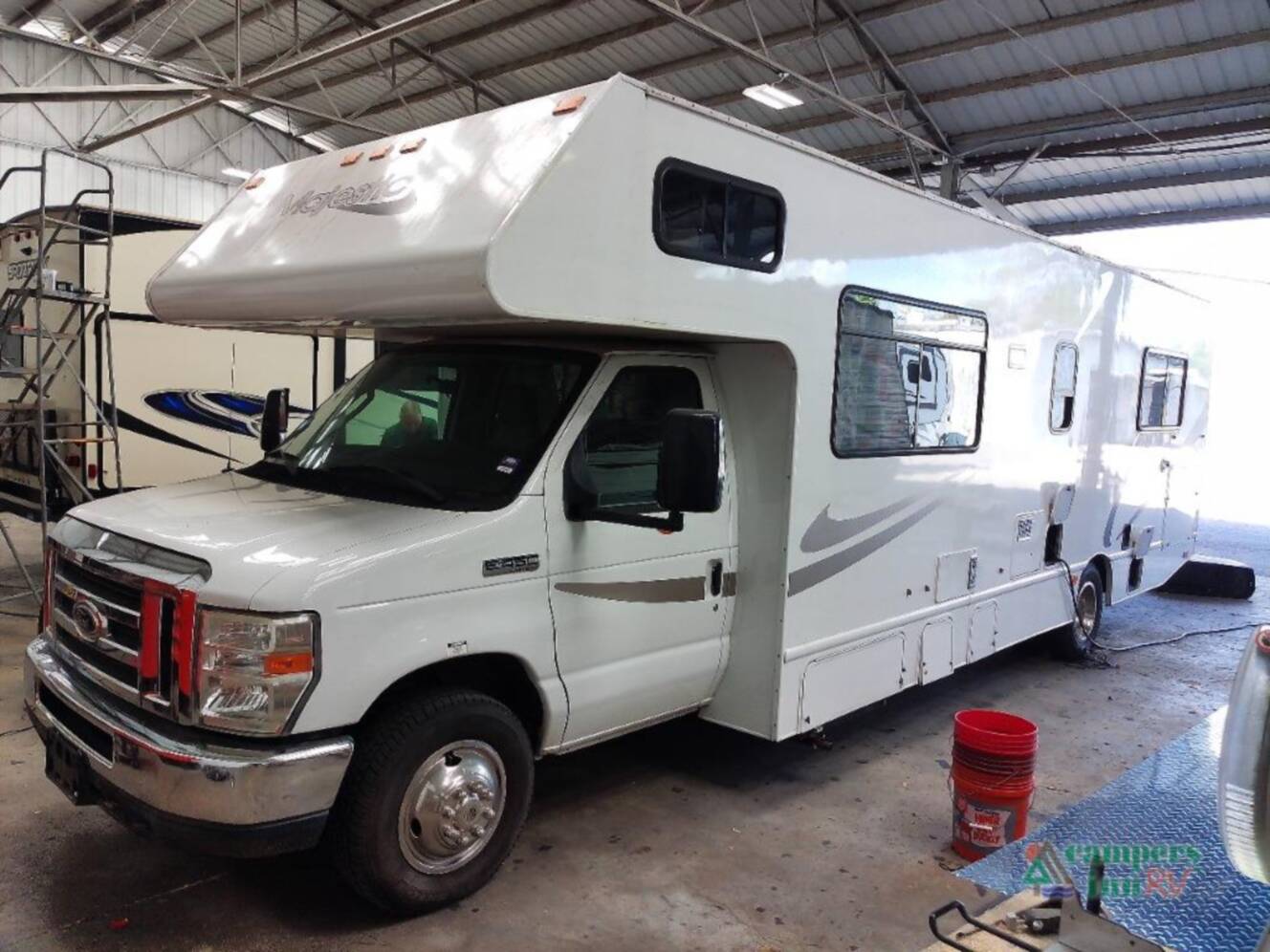 A photo of this 2016 Thor Motor Coach Majestic M-28A