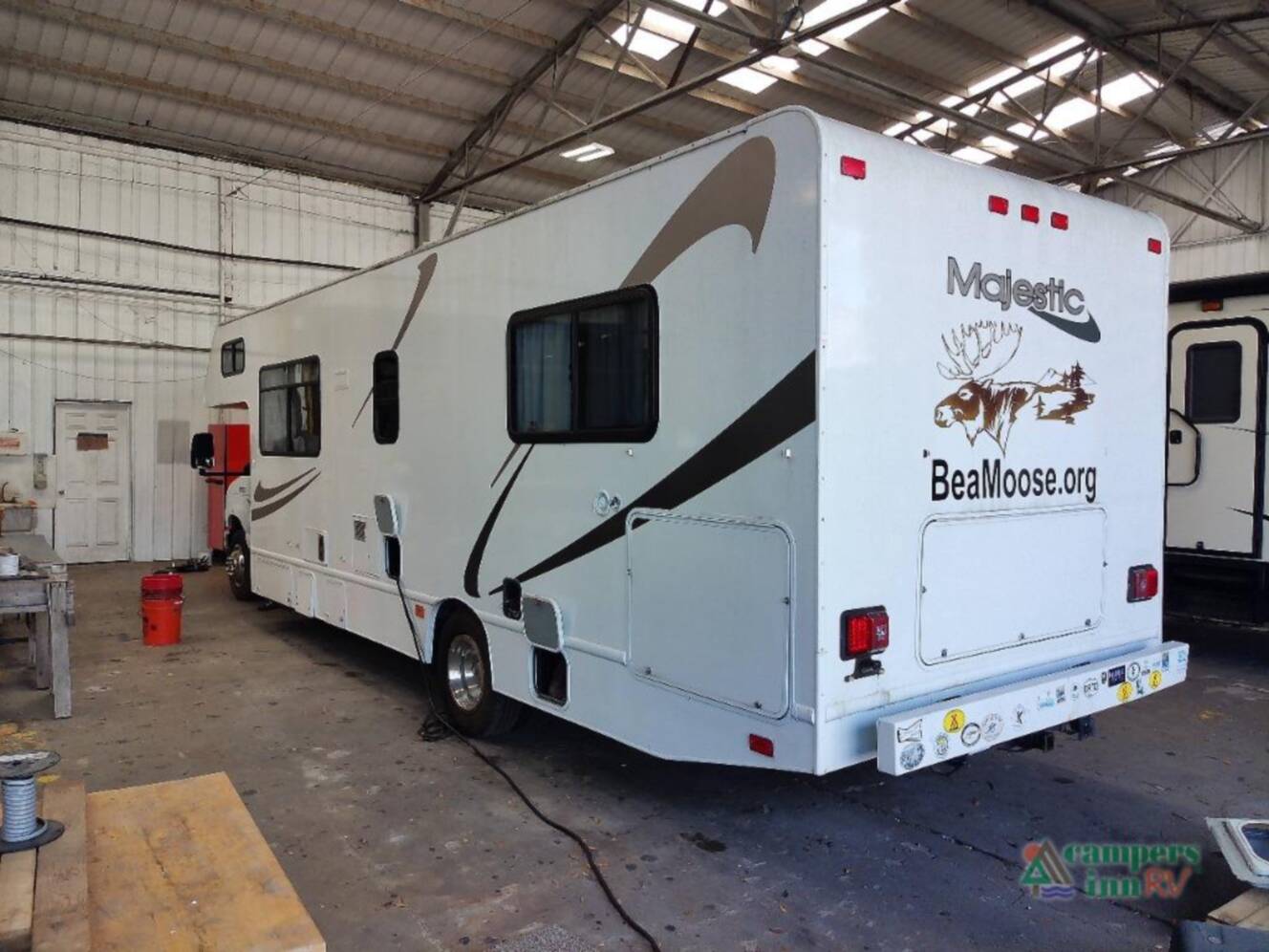 A photo of this 2016 Thor Motor Coach Majestic M-28A