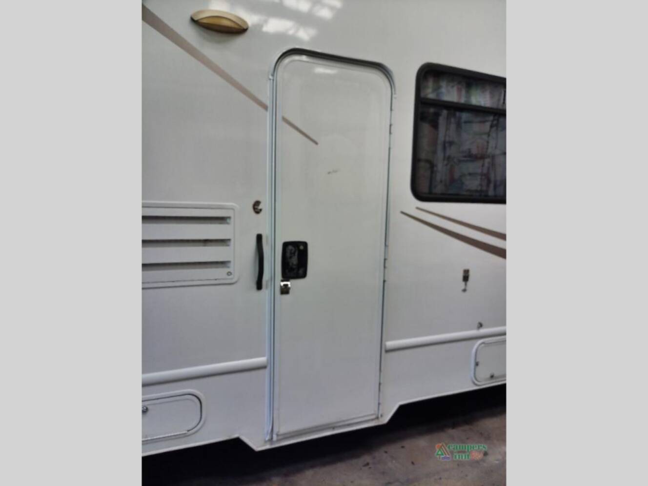 A photo of this 2016 Thor Motor Coach Majestic M-28A