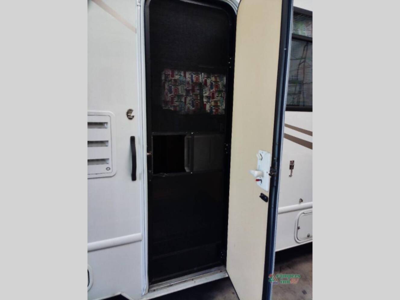 A photo of this 2016 Thor Motor Coach Majestic M-28A