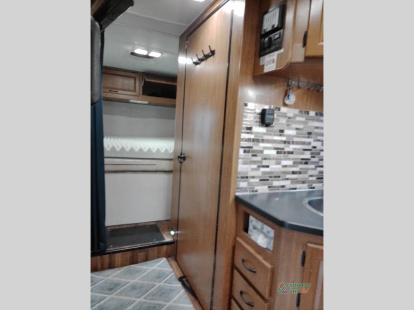 A photo of this 2016 Thor Motor Coach Majestic M-28A