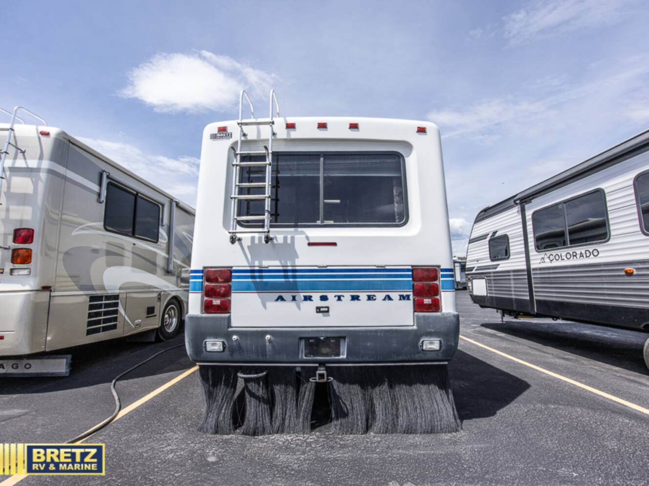 A photo of this 1996 Airstream Airstream Landyacht