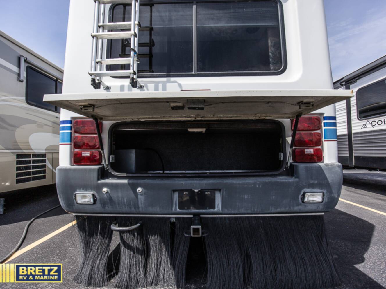 A photo of this 1996 Airstream Airstream Landyacht