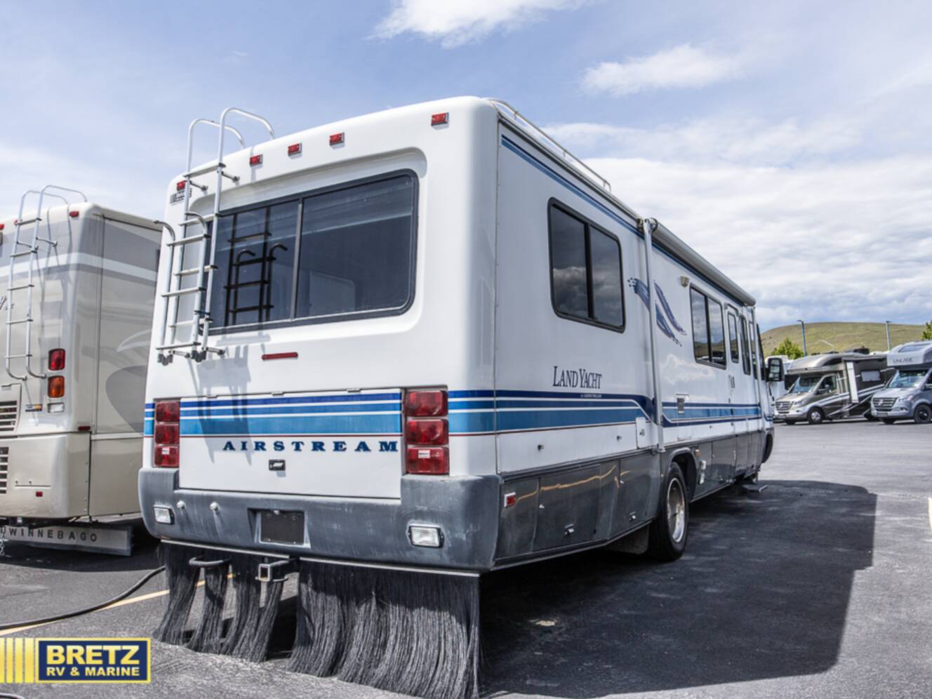 A photo of this 1996 Airstream Airstream Landyacht