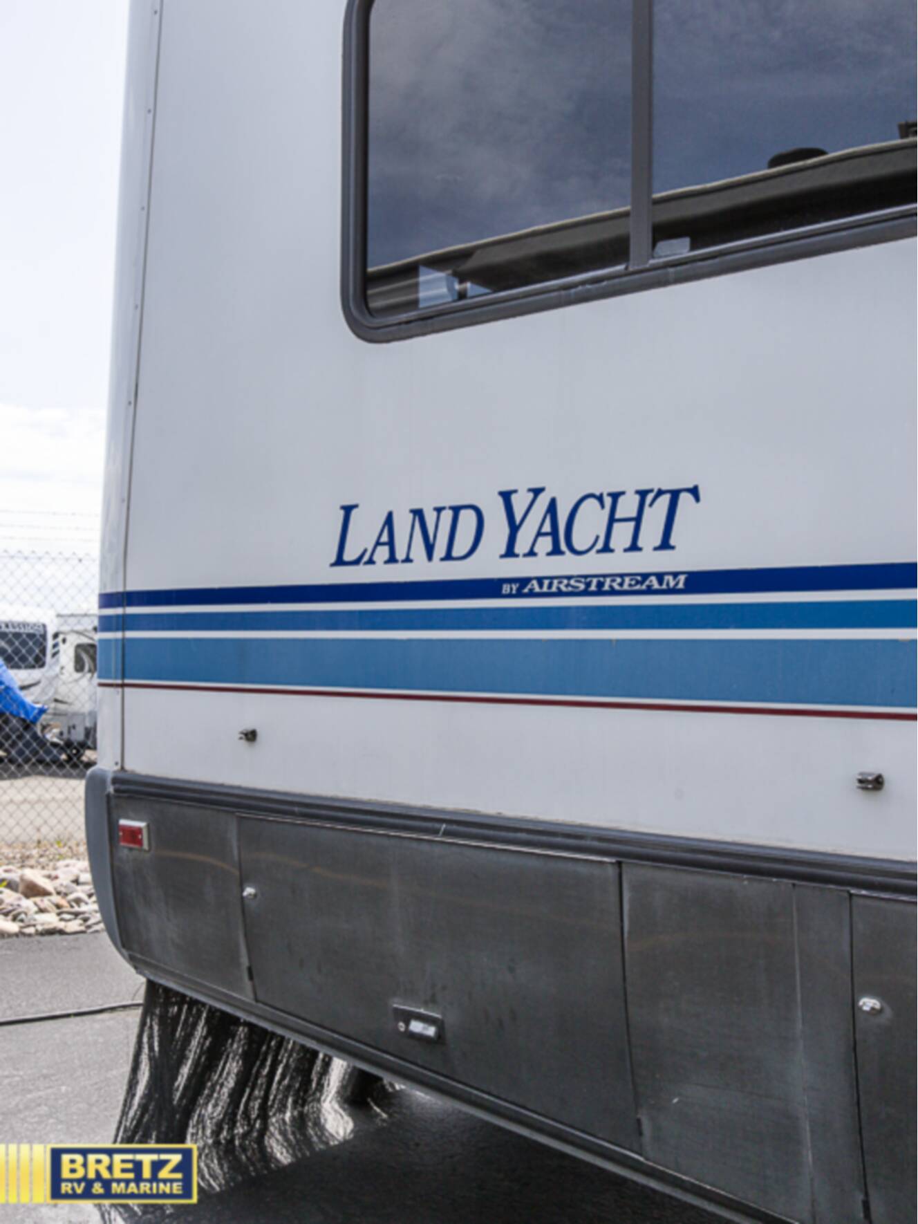 A photo of this 1996 Airstream Airstream Landyacht