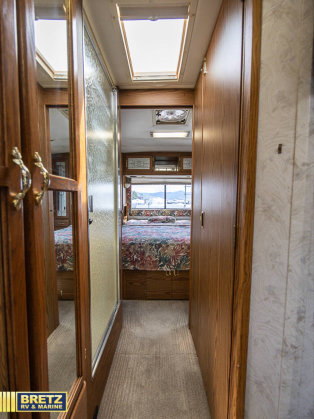 A photo of this 1996 Airstream Airstream Landyacht