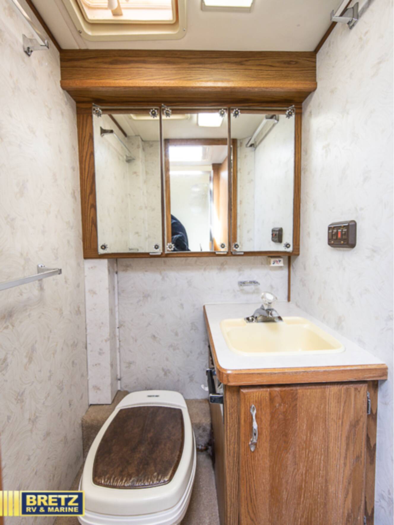 A photo of this 1996 Airstream Airstream Landyacht