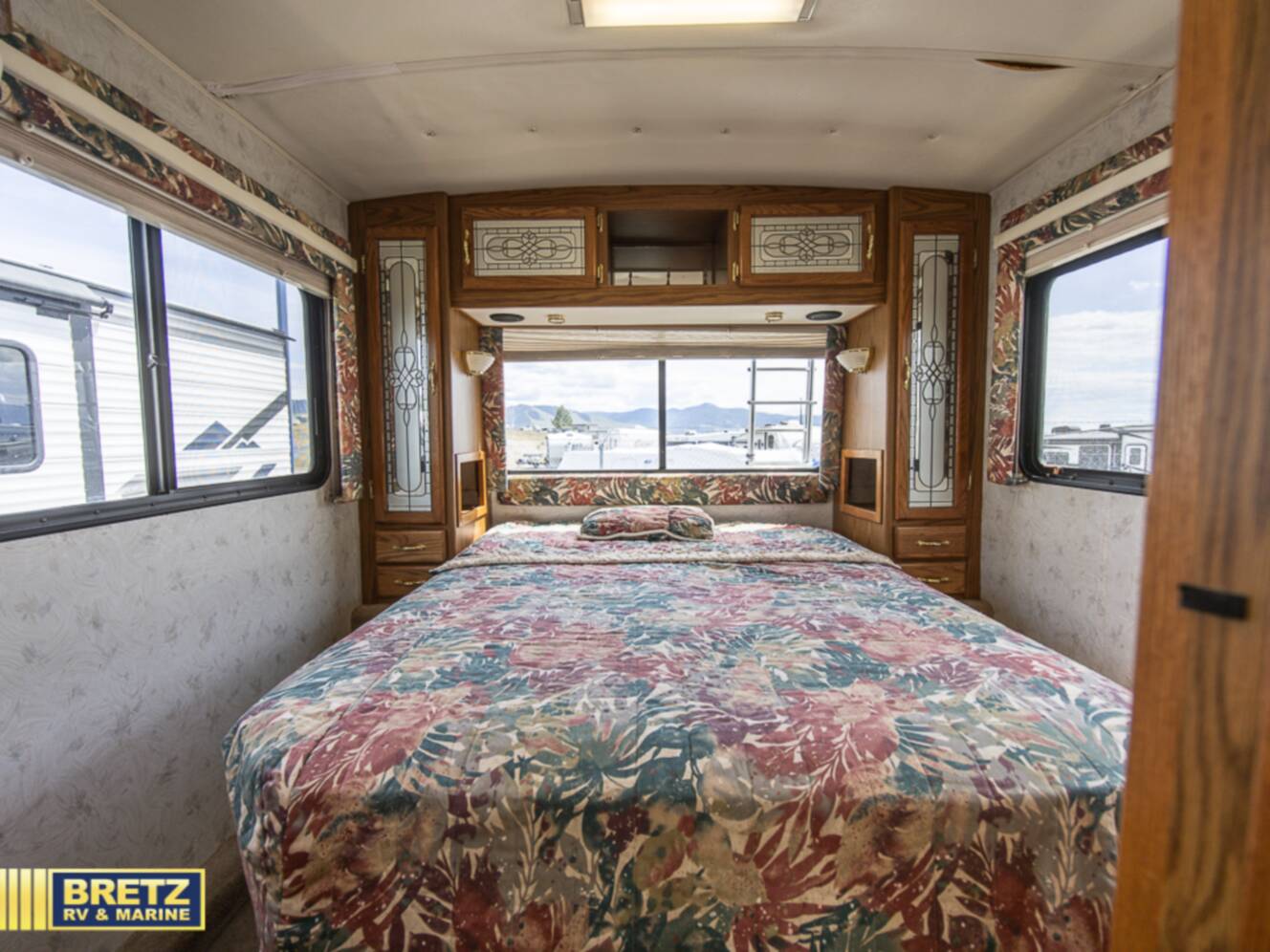 A photo of this 1996 Airstream Airstream Landyacht