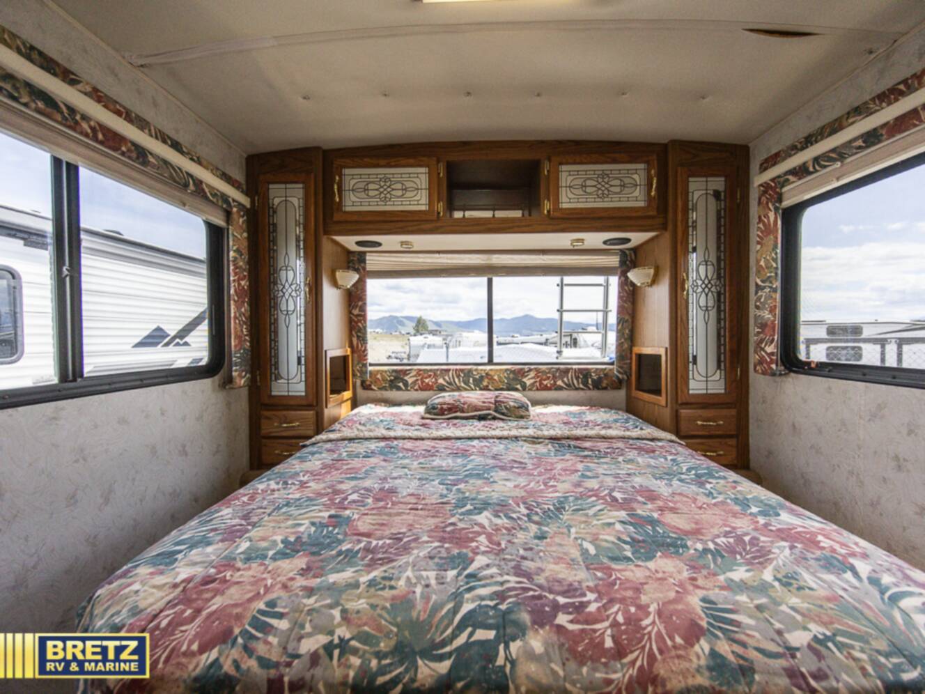 A photo of this 1996 Airstream Airstream Landyacht