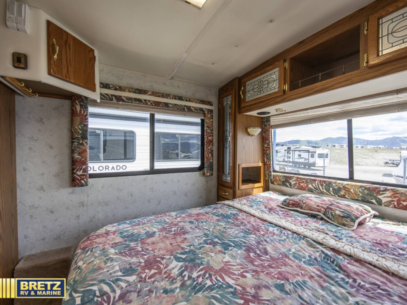 A photo of this 1996 Airstream Airstream Landyacht