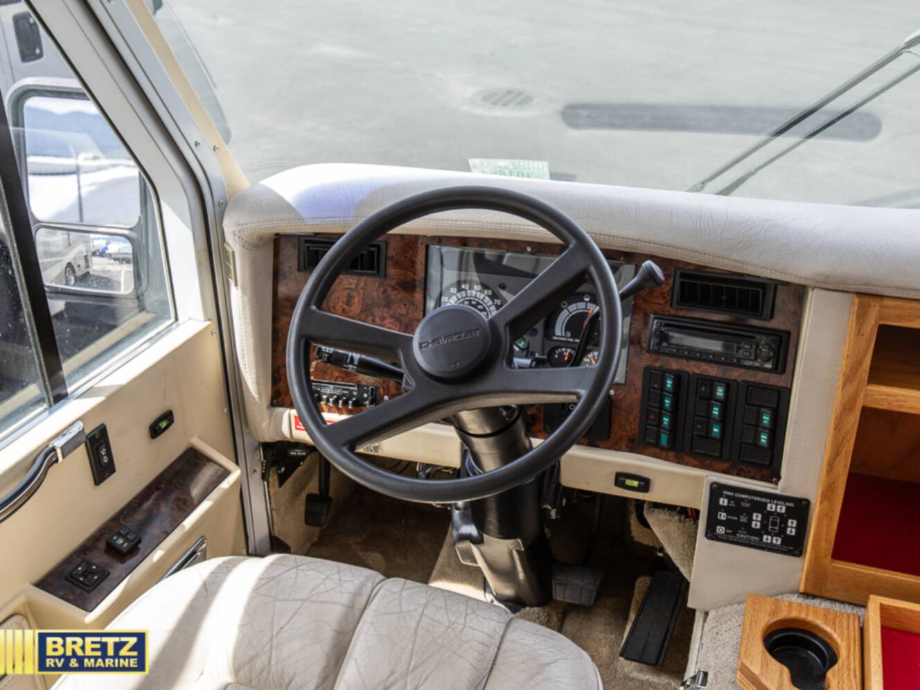 A photo of this 1996 Airstream Airstream Landyacht