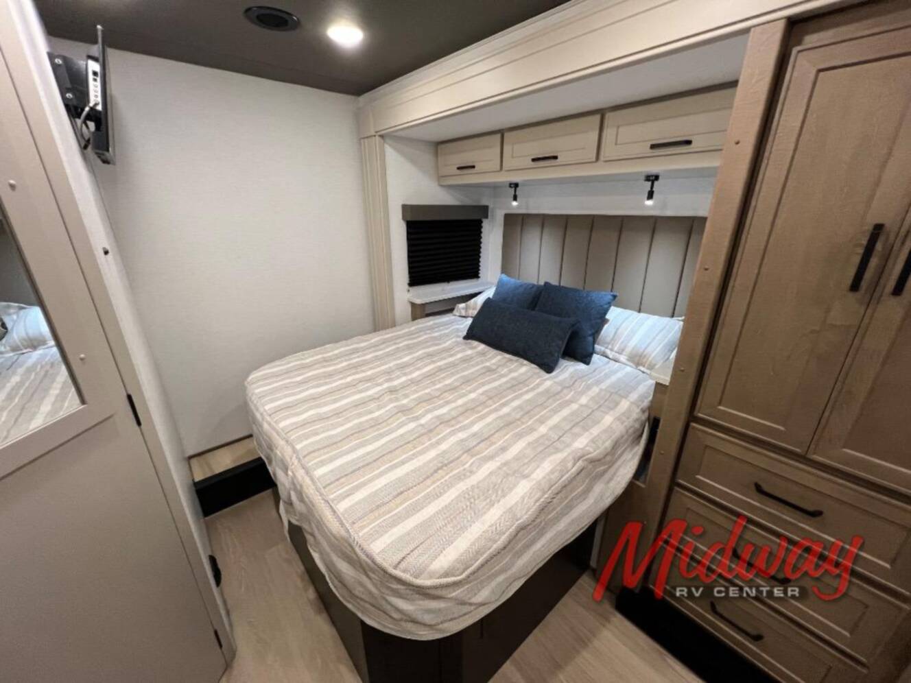 A photo of this 2027 Renegade Villagio 25FWC
