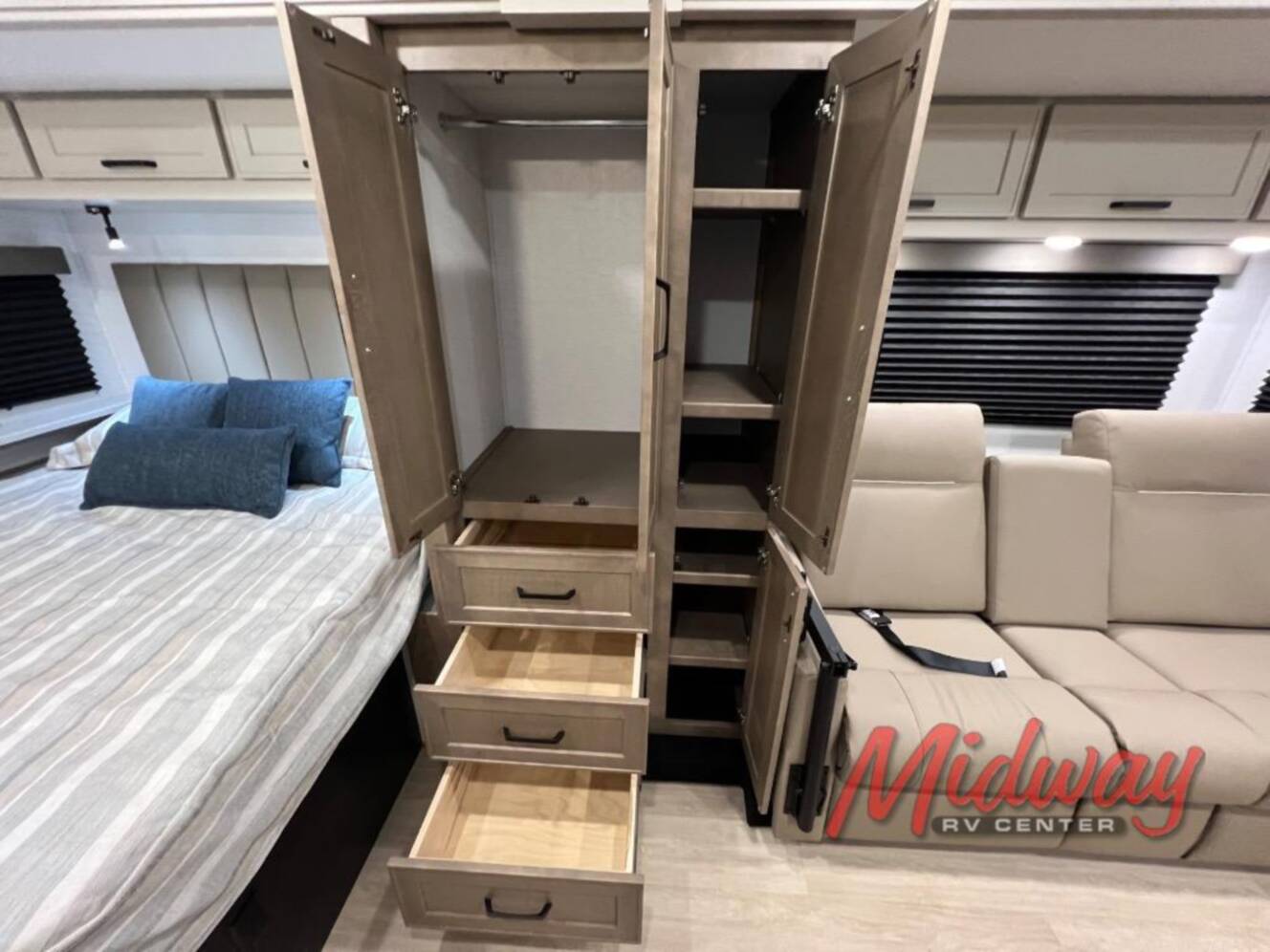 A photo of this 2027 Renegade Villagio 25FWC