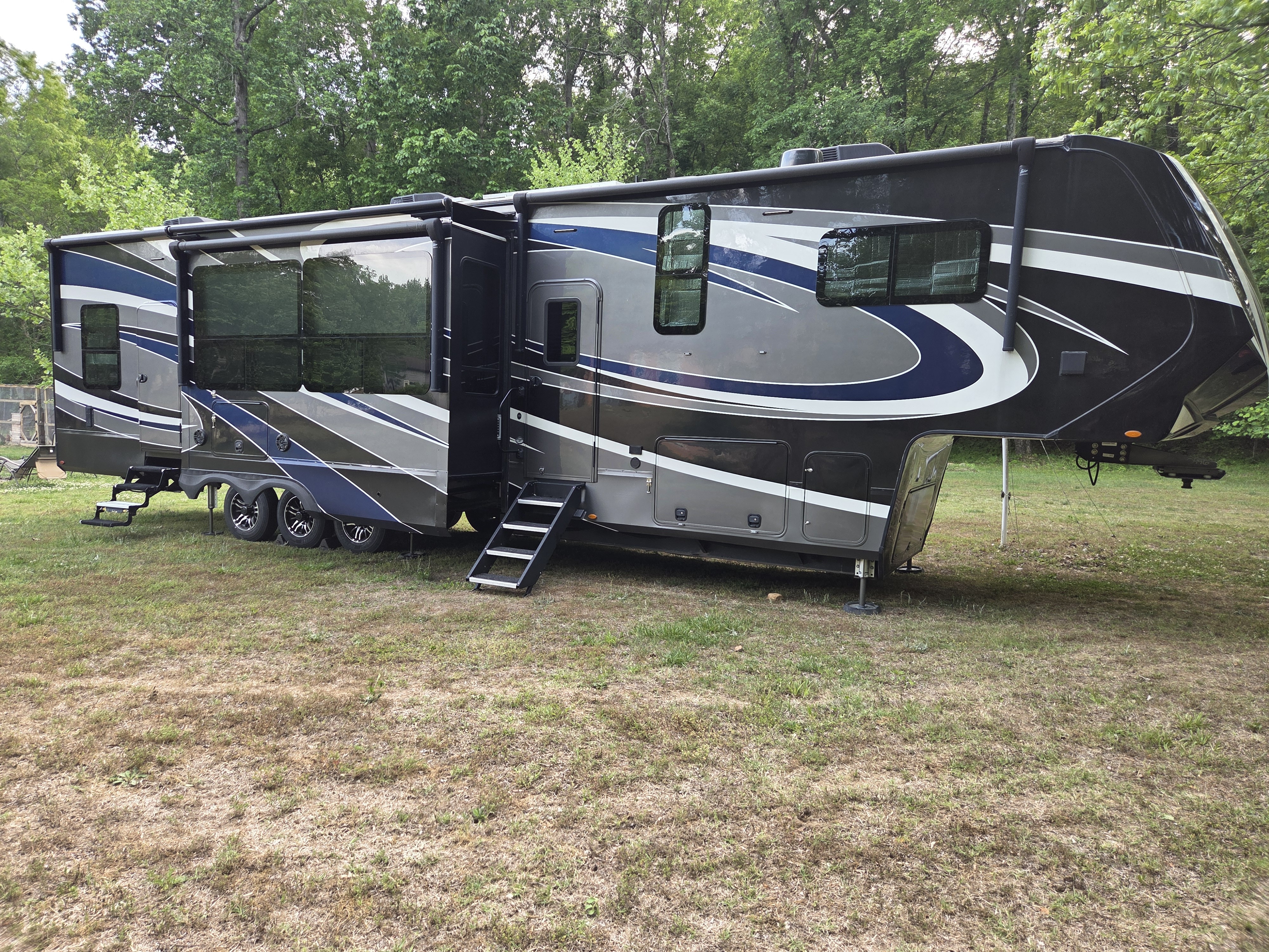 2022 Grand Design MOMENTUM 397TH RV