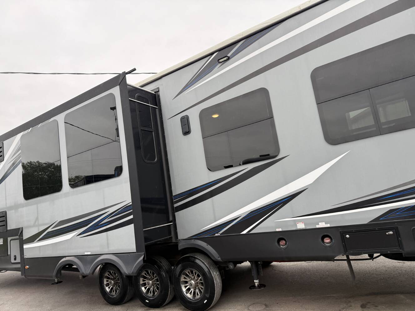 A photo of this 2019 Jayco SEISMIC 4013