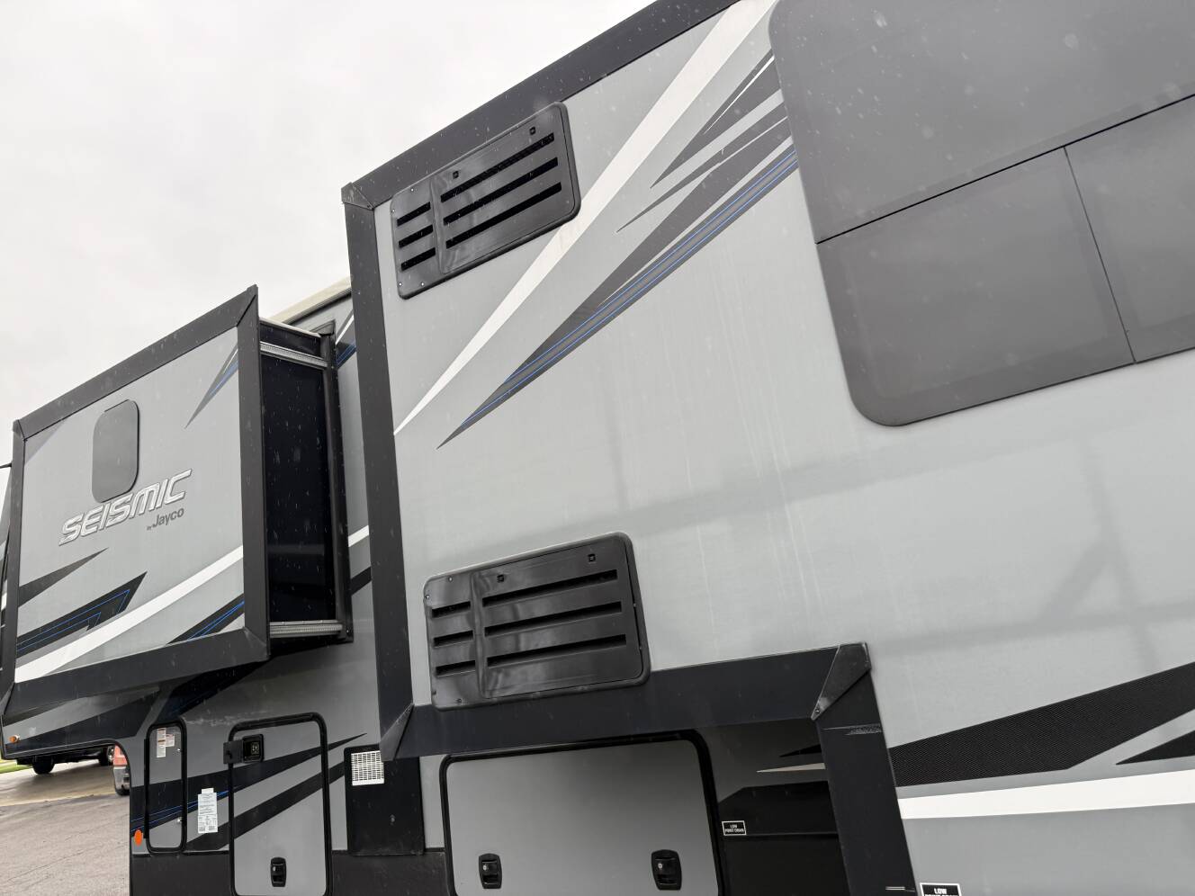 A photo of this 2019 Jayco SEISMIC 4013
