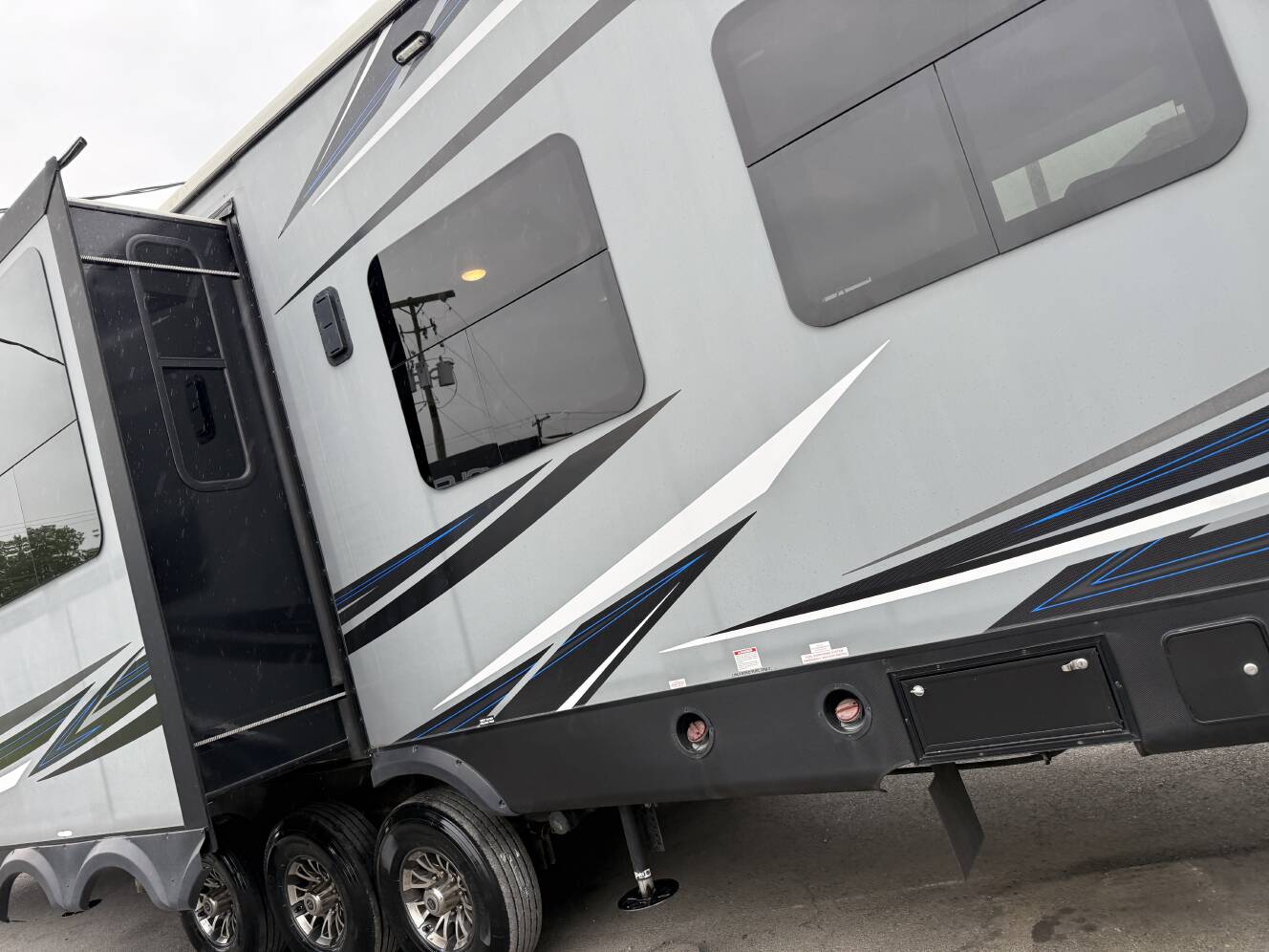 A photo of this 2019 Jayco SEISMIC 4013