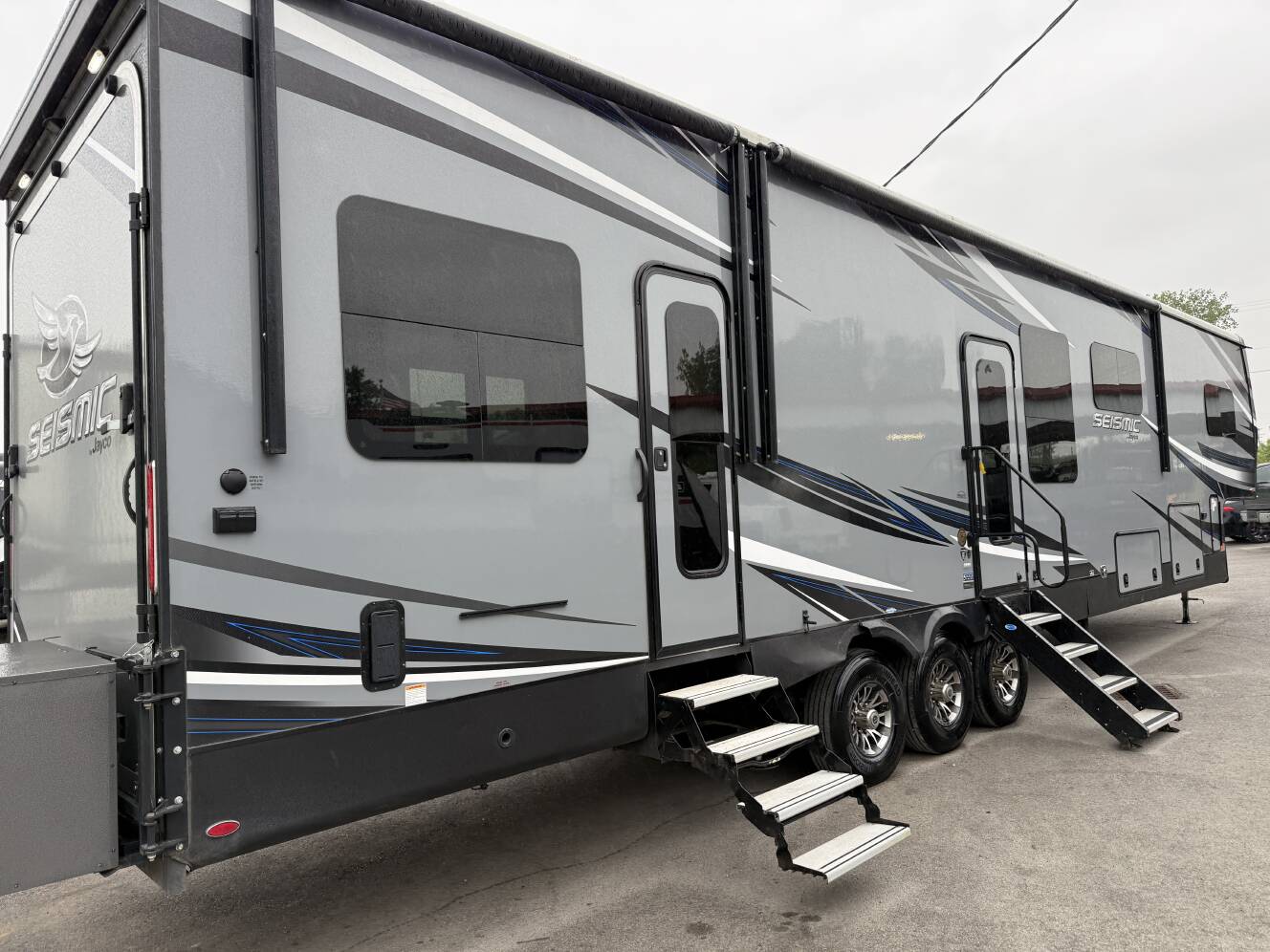 A photo of this 2019 Jayco SEISMIC 4013