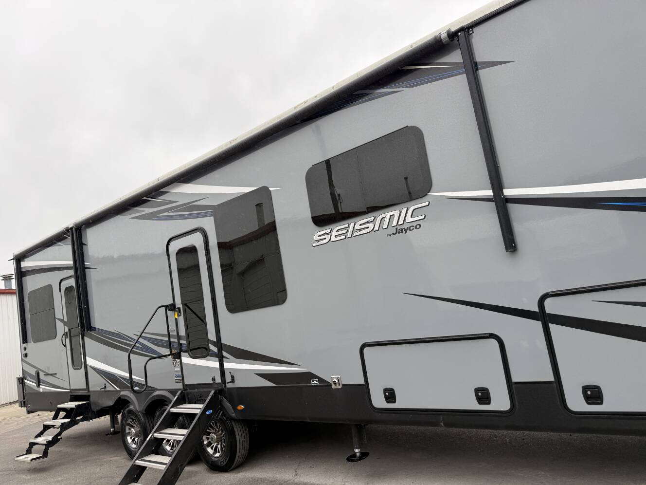 A photo of this 2019 Jayco SEISMIC 4013
