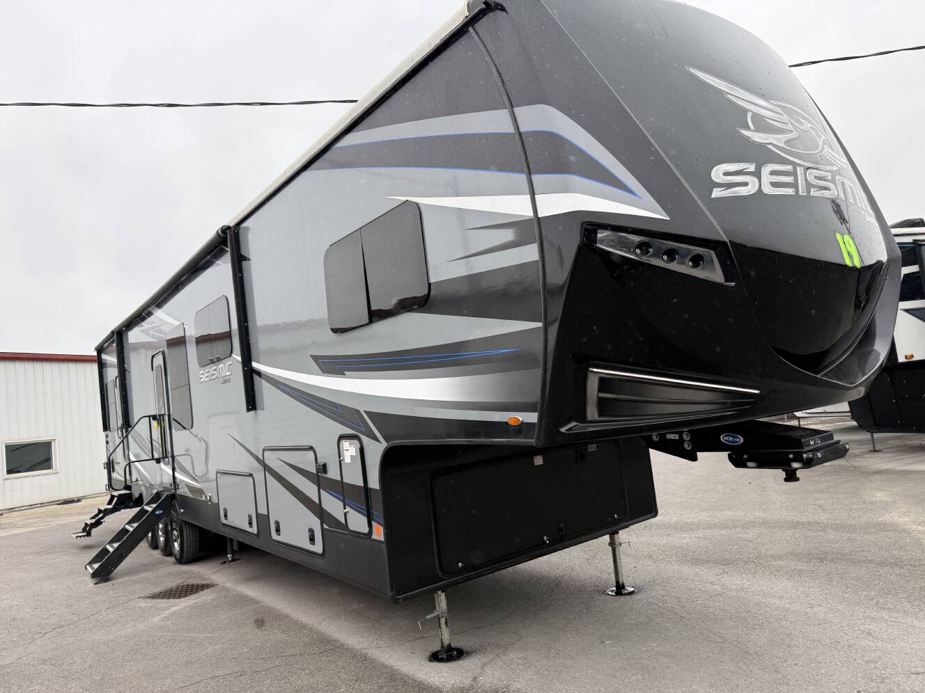 A photo of this 2019 Jayco SEISMIC 4013