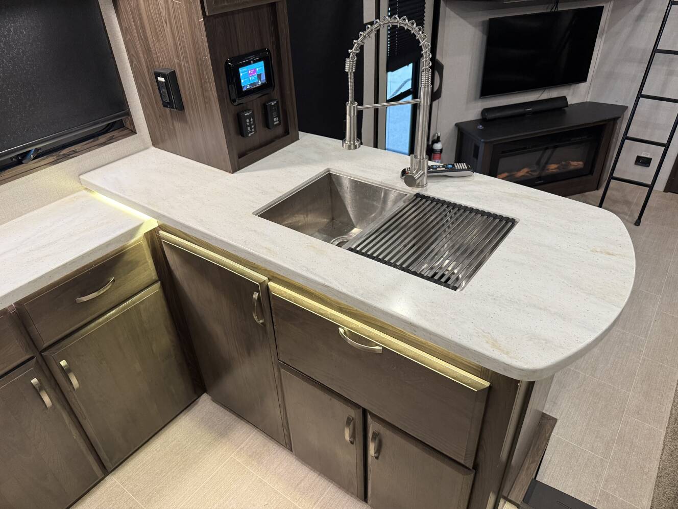 A photo of this 2019 Jayco SEISMIC 4013