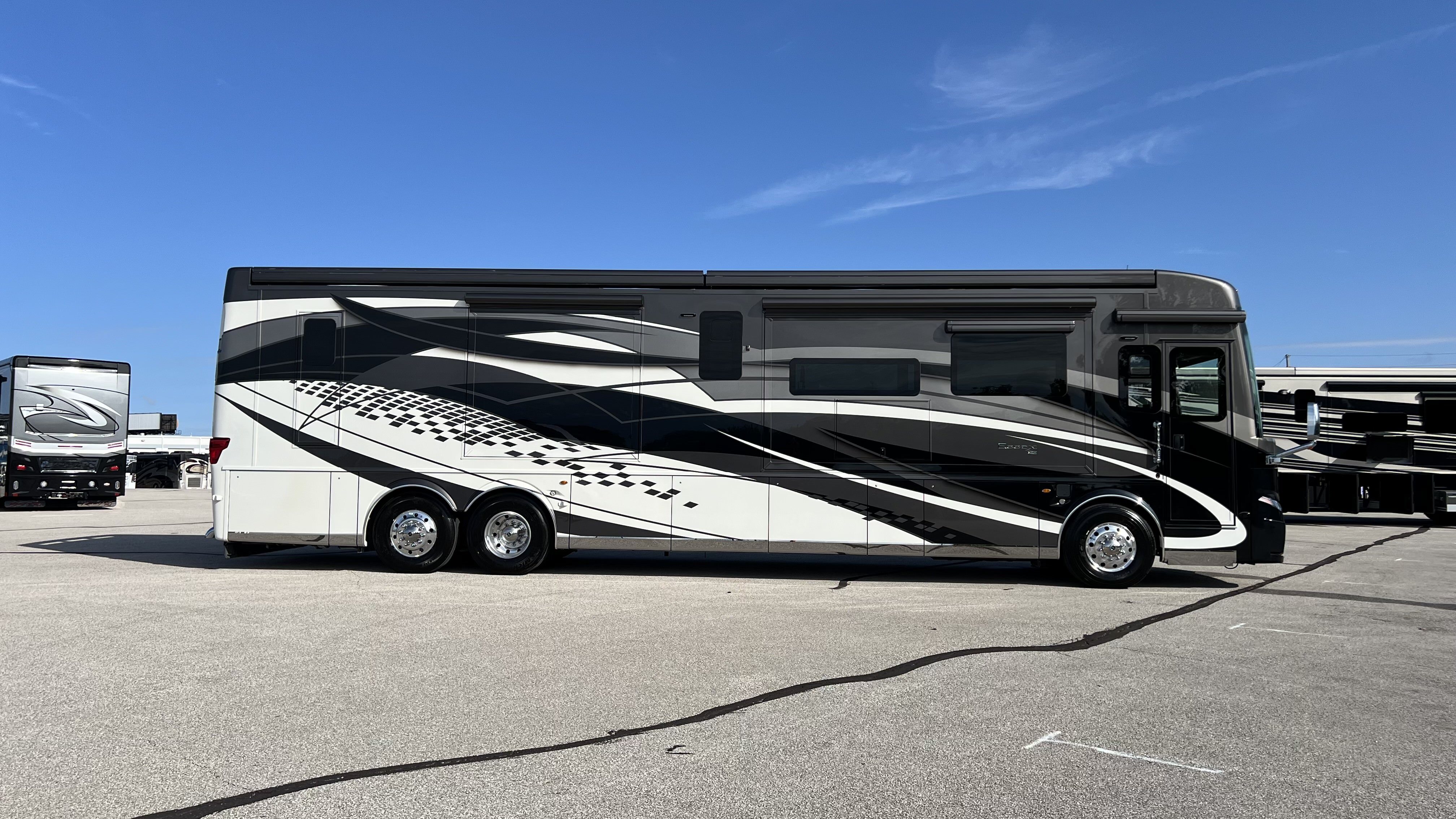2027 Newmar Essex 4551 in belton MO