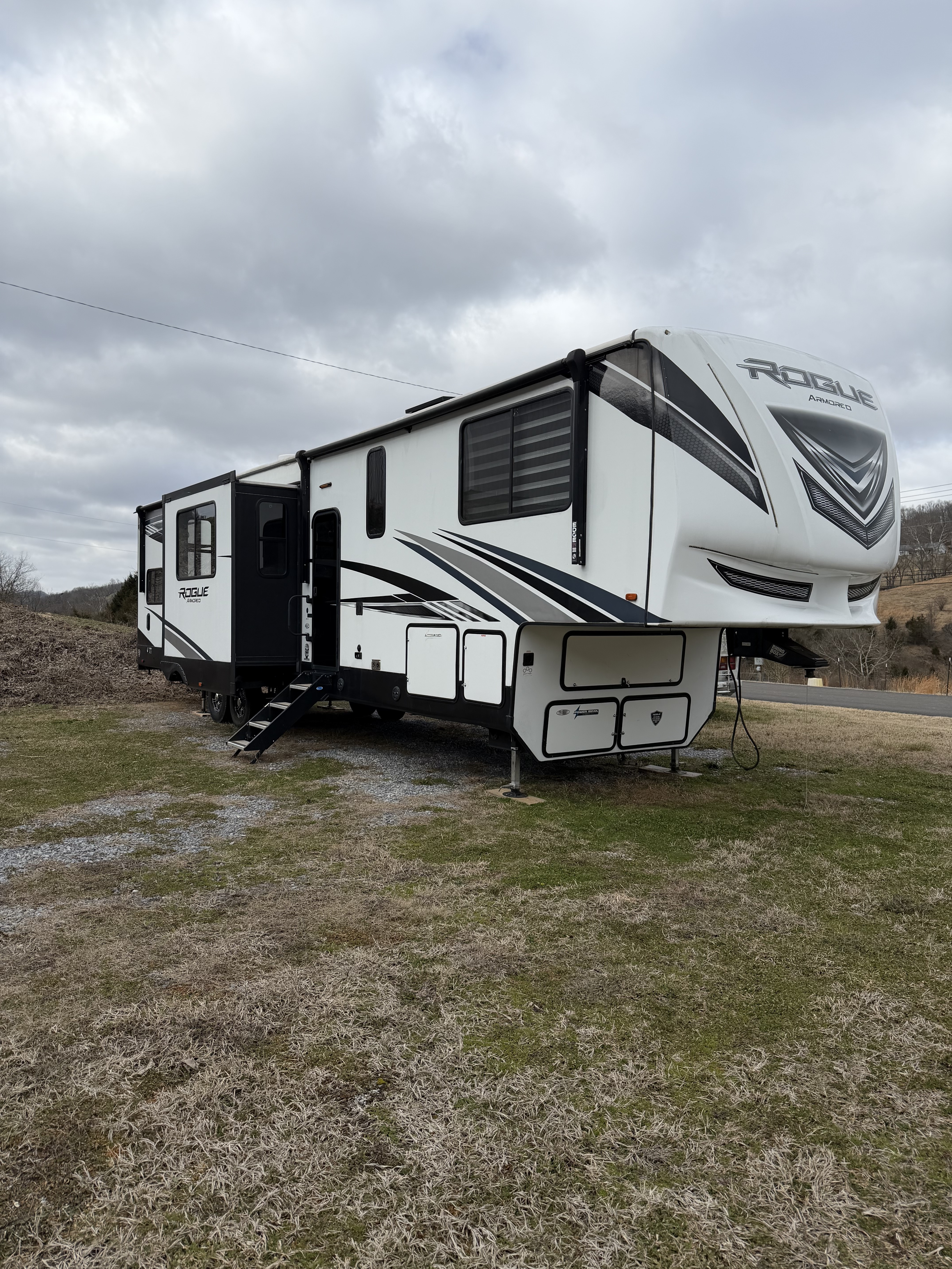 2021 Forest River VENGEANCE ROGUE ARMORED 351-G2 RV