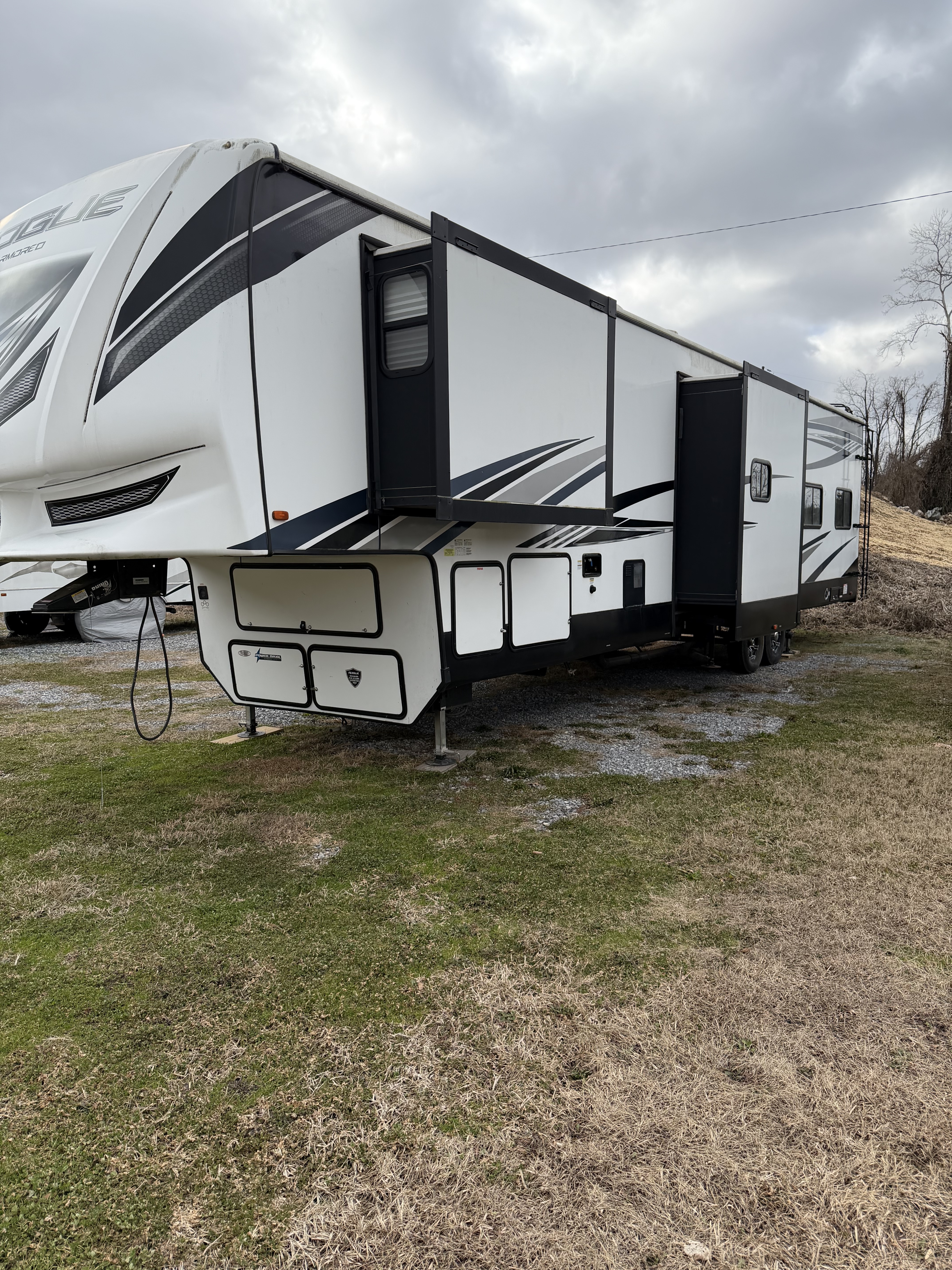 2021 Forest River VENGEANCE ROGUE ARMORED 351-G2 in kingsport TN