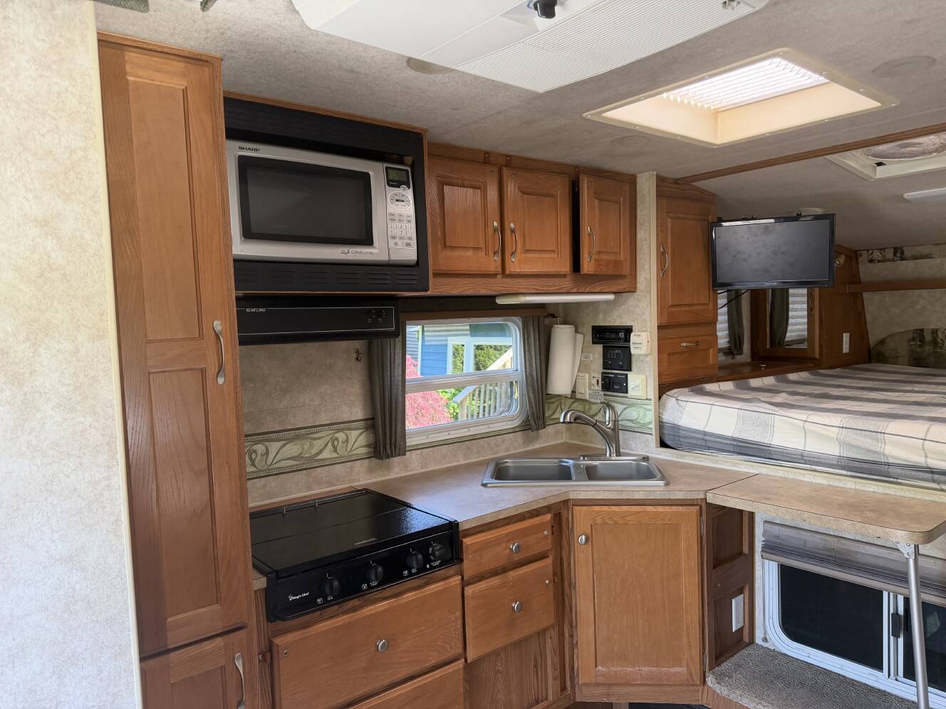 A photo of this 2009 Northwood Mfg ARCTIC FOX CAMPER 990