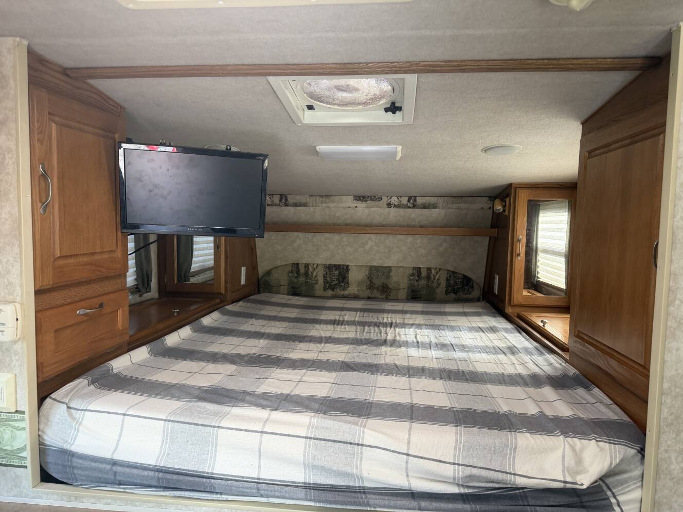 A photo of this 2009 Northwood Mfg ARCTIC FOX CAMPER 990