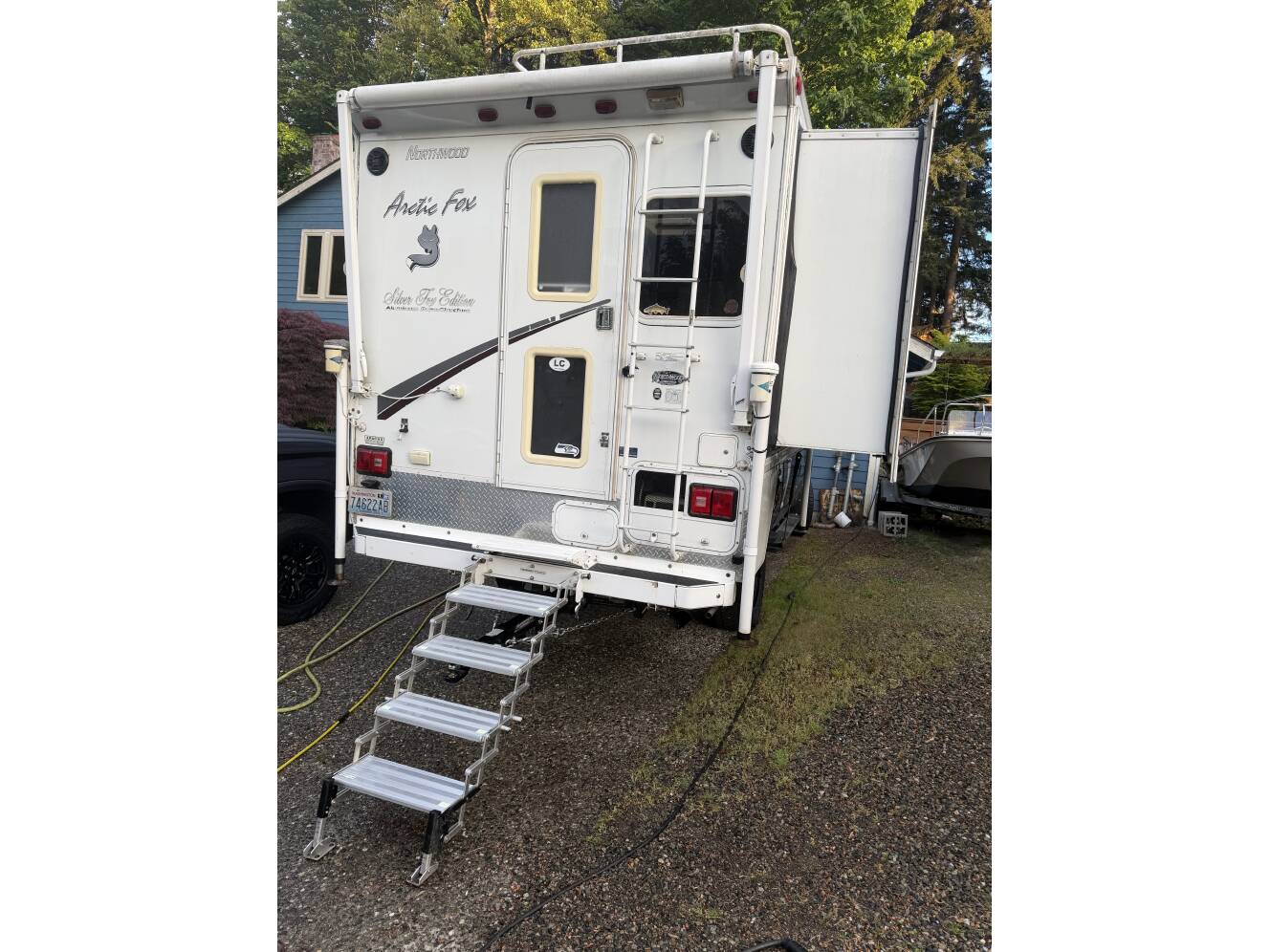 A photo of this 2009 Northwood Mfg ARCTIC FOX CAMPER 990