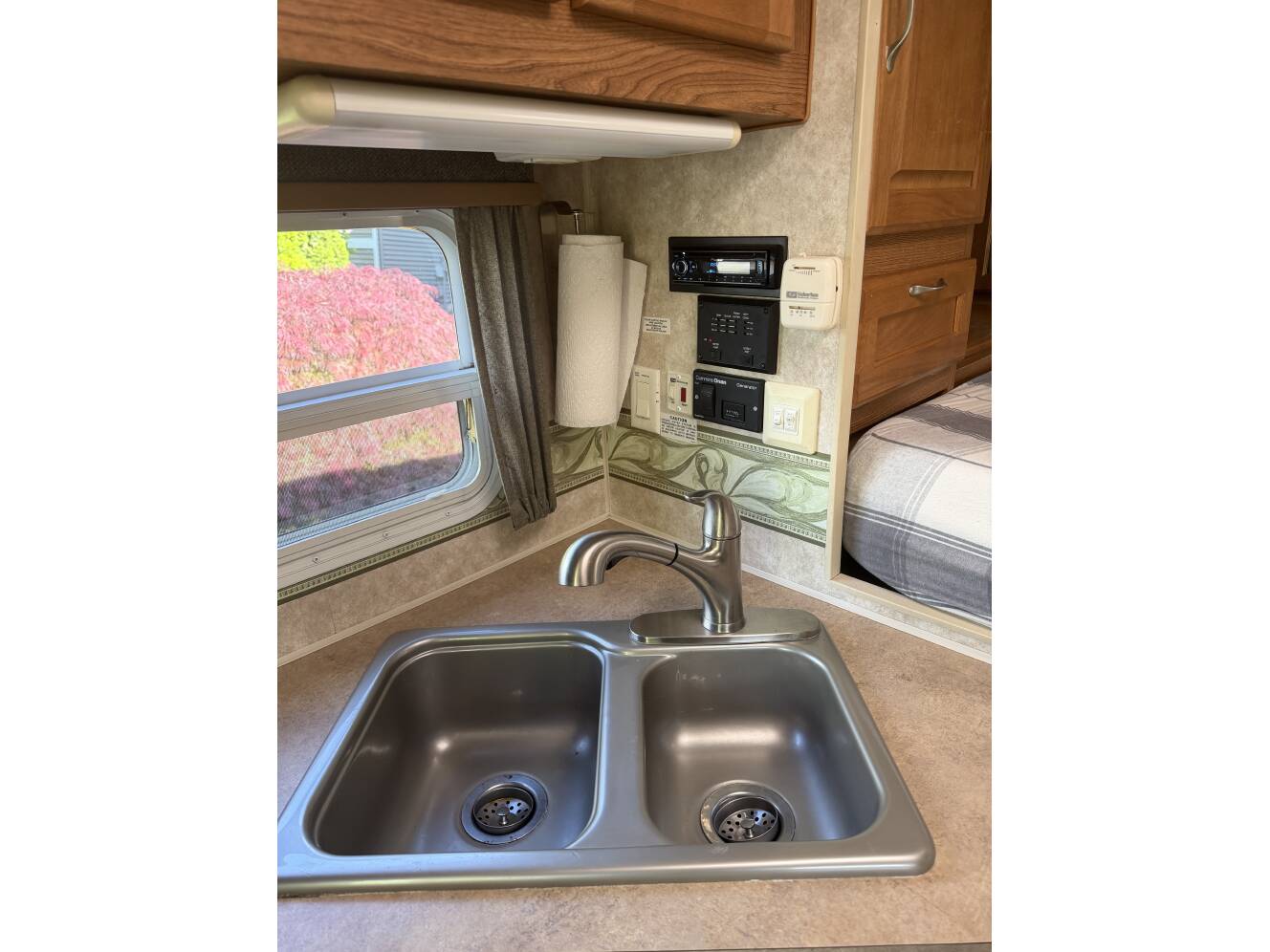 A photo of this 2009 Northwood Mfg ARCTIC FOX CAMPER 990
