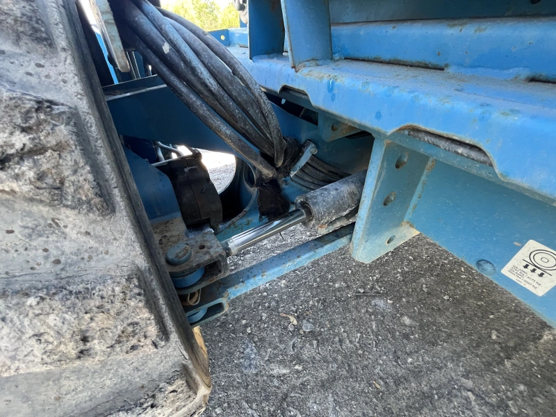 2005 GENIE GS-4390 RT