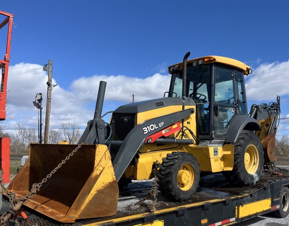 2019 JOHN DEERE 310L EP in Spring City, PA