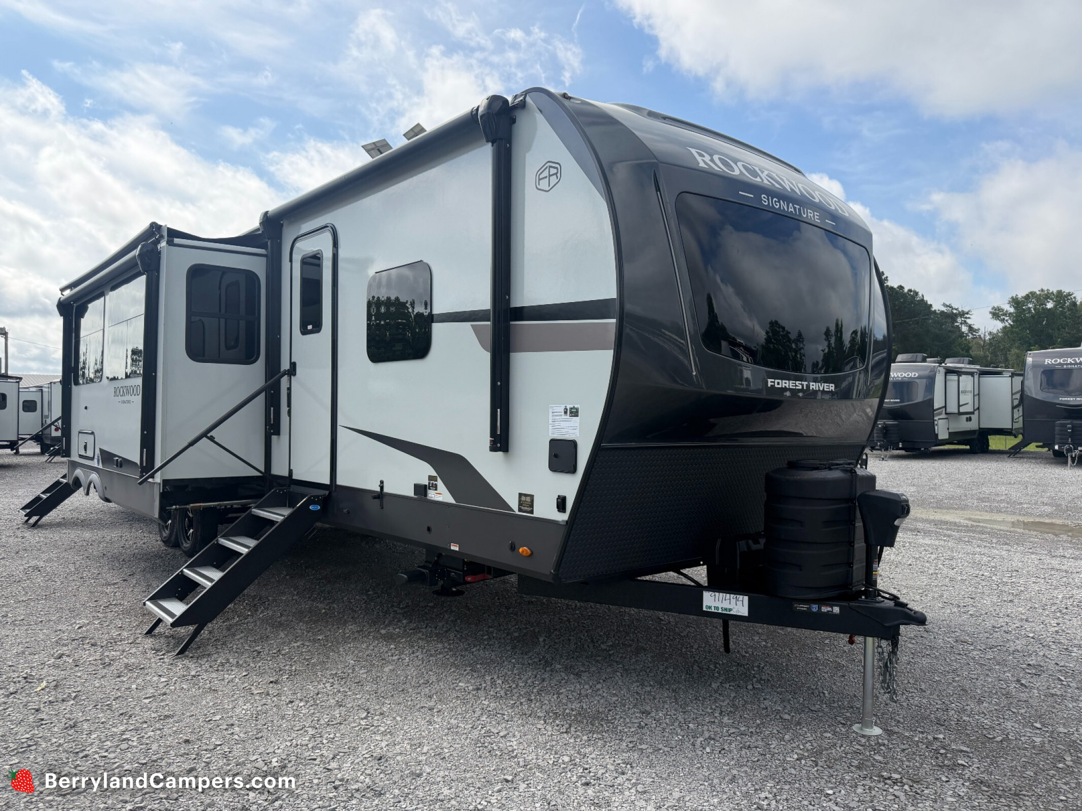 2026 Forest River ROCKWOOD SIGNATURE TRAVEL TRAILER 8421DB in holden LA