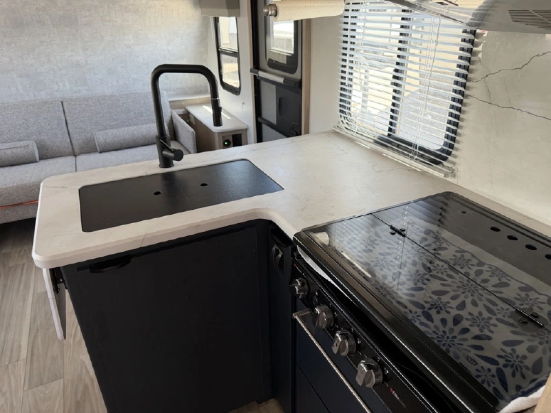 2023 WINNEBAGO MINNIE 2500FL